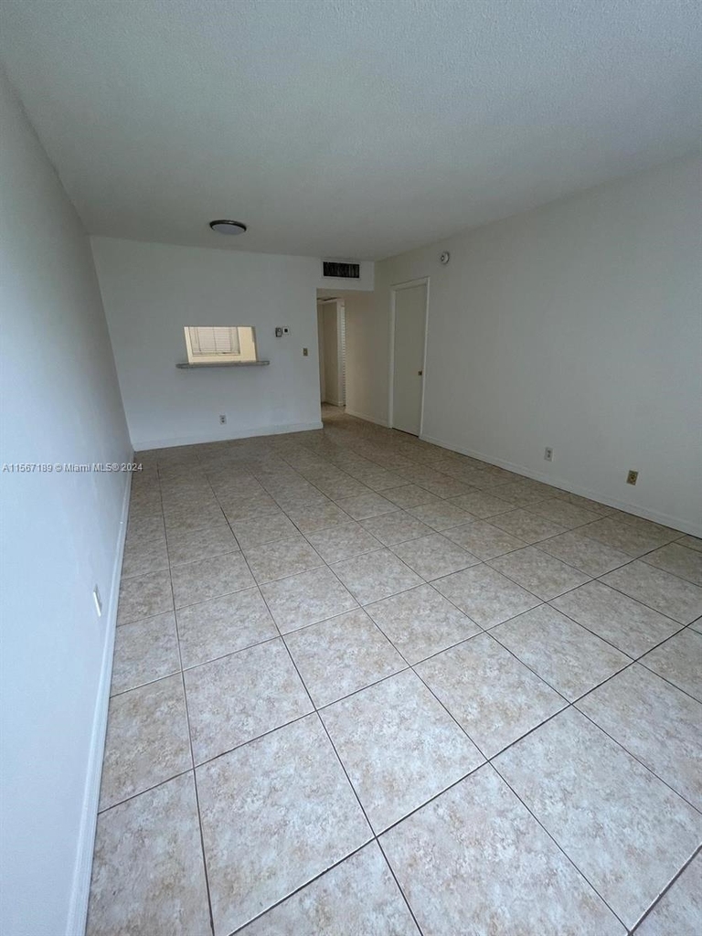 5031 W Oakland Park Blvd - Photo 2