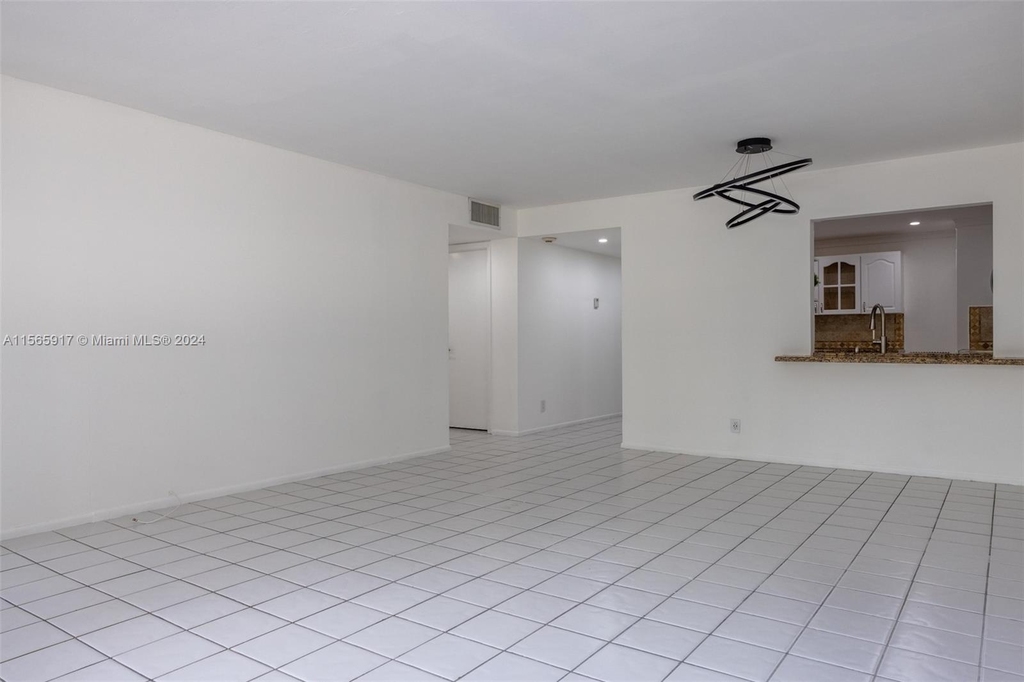 1915 Brickell Ave - Photo 2