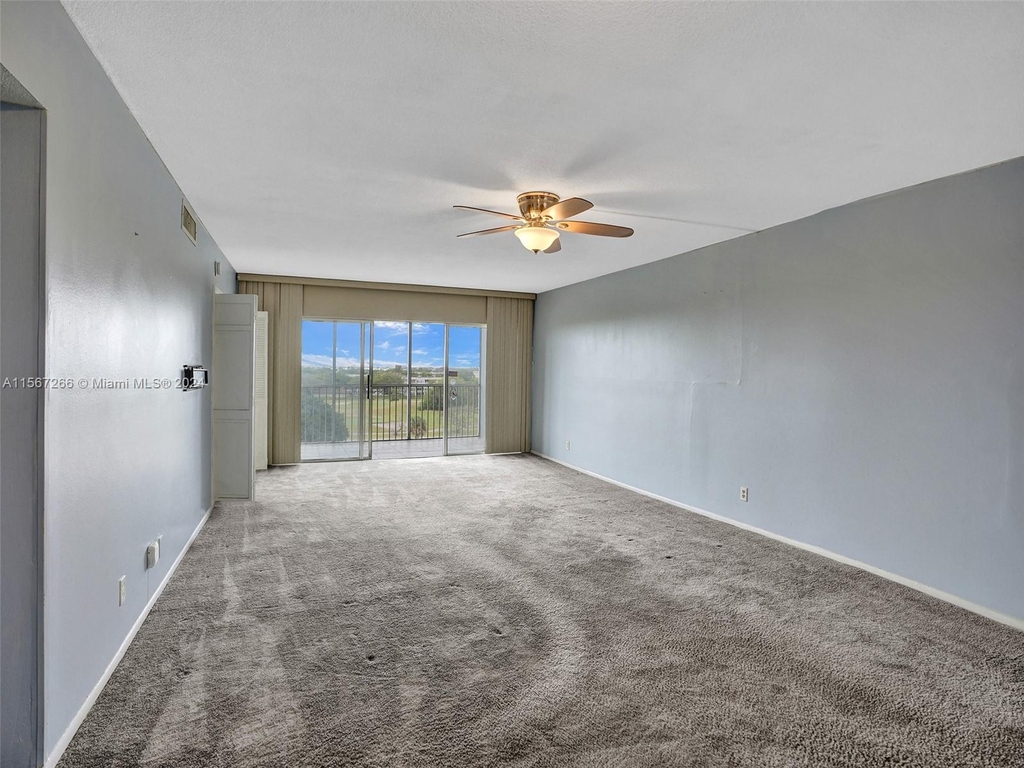 3050 N Palm Aire Dr - Photo 6