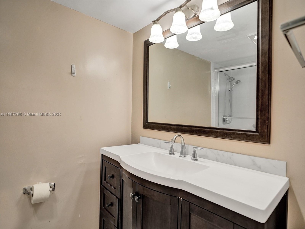 3050 N Palm Aire Dr - Photo 10