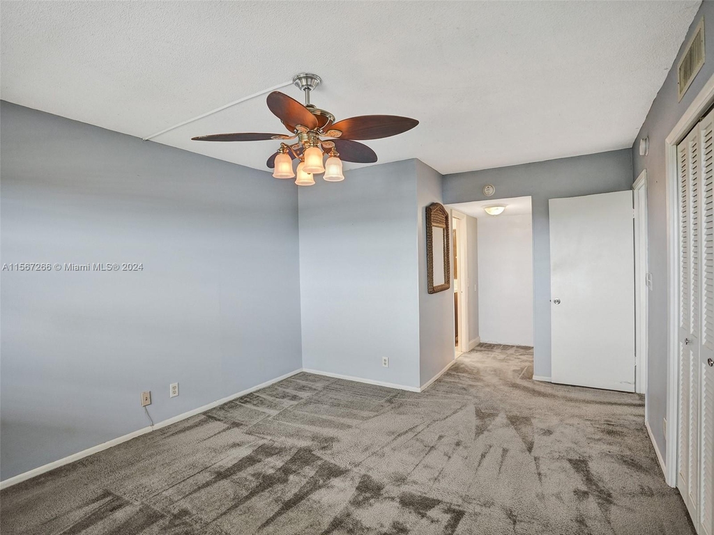 3050 N Palm Aire Dr - Photo 8