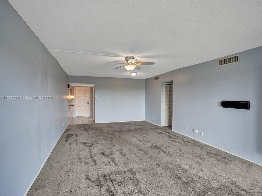 3050 N Palm Aire Dr - Photo 12