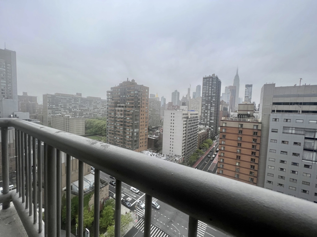 E 34TH ST - Photo 6