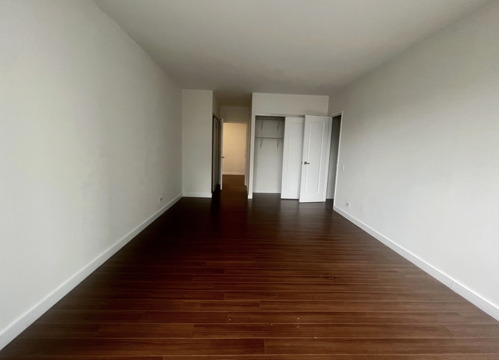 E 34TH ST - Photo 11