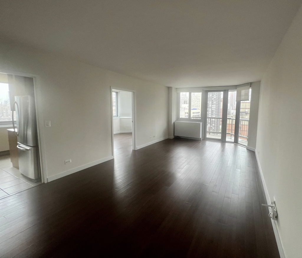 E 34TH ST - Photo 4