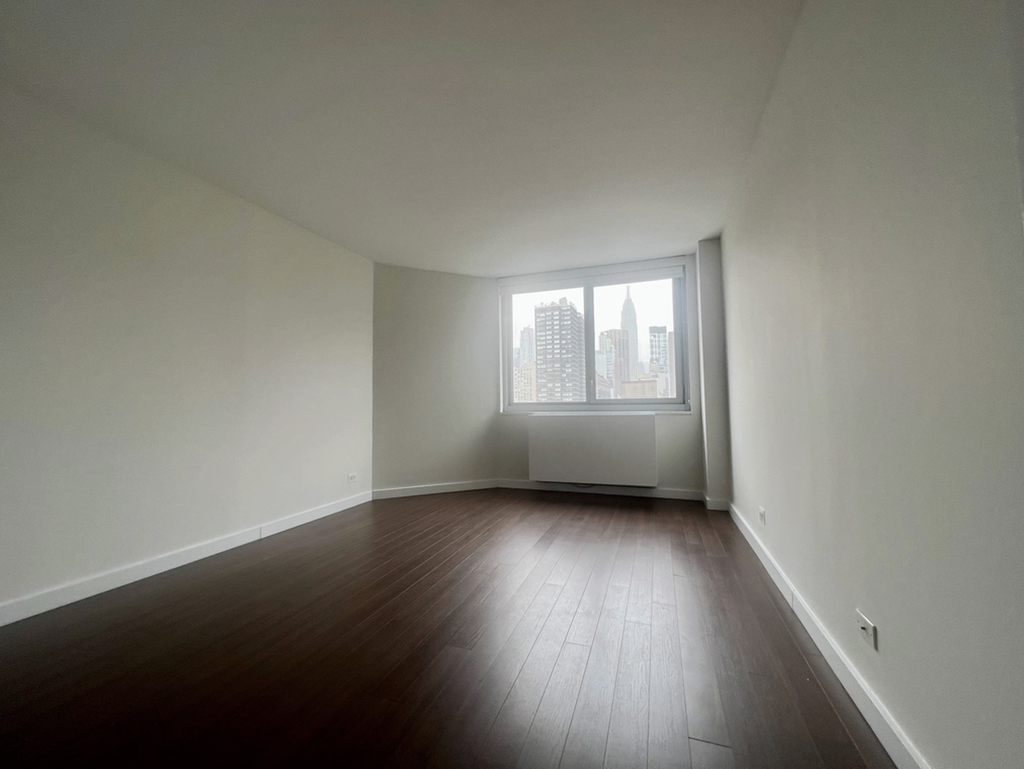 E 34TH ST - Photo 12