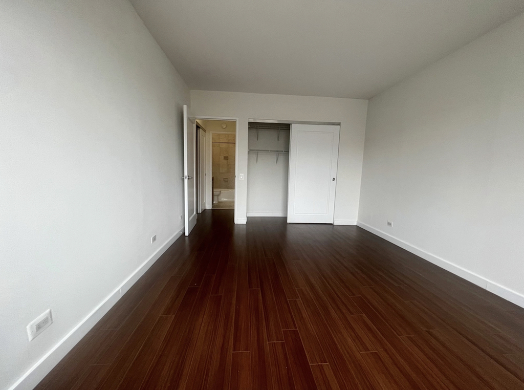 E 34TH ST - Photo 13