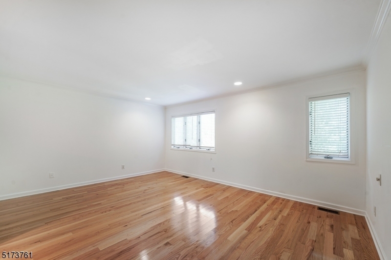 251 Plymouth Ct - Photo 10