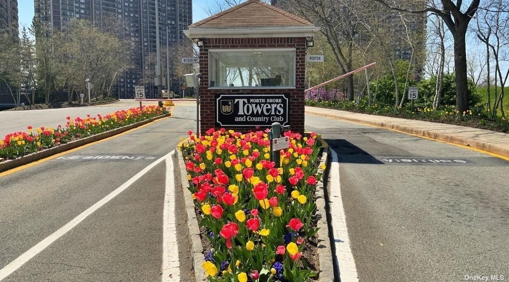 Grand Central Parkway - Photo 0