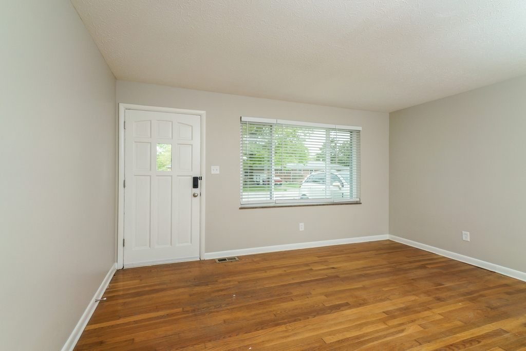 2402 Stover Drive - Photo 4