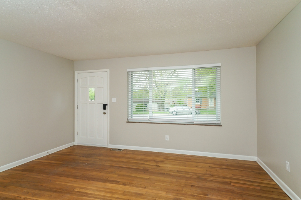 2402 Stover Drive - Photo 3