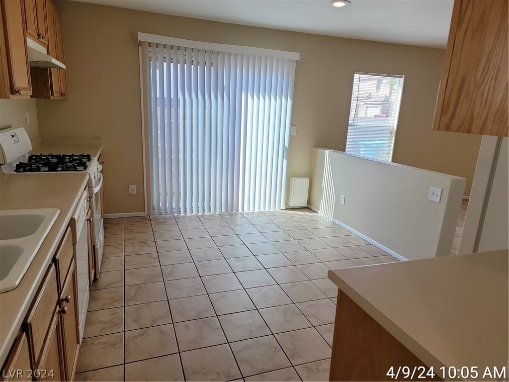 1170 Orange Meadow Street - Photo 8