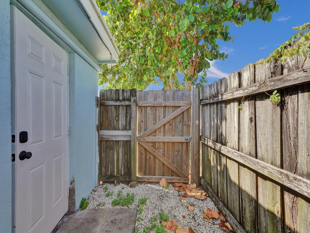 717 Sw 2nd Court - Photo 21