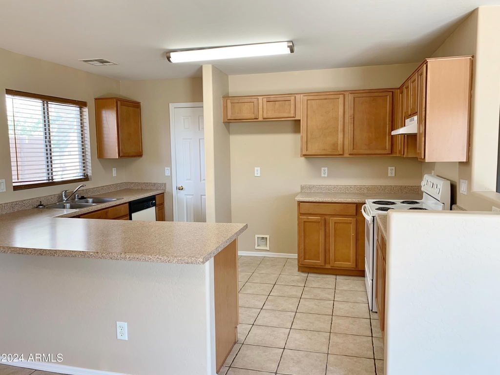23247 W Mohave Street - Photo 4