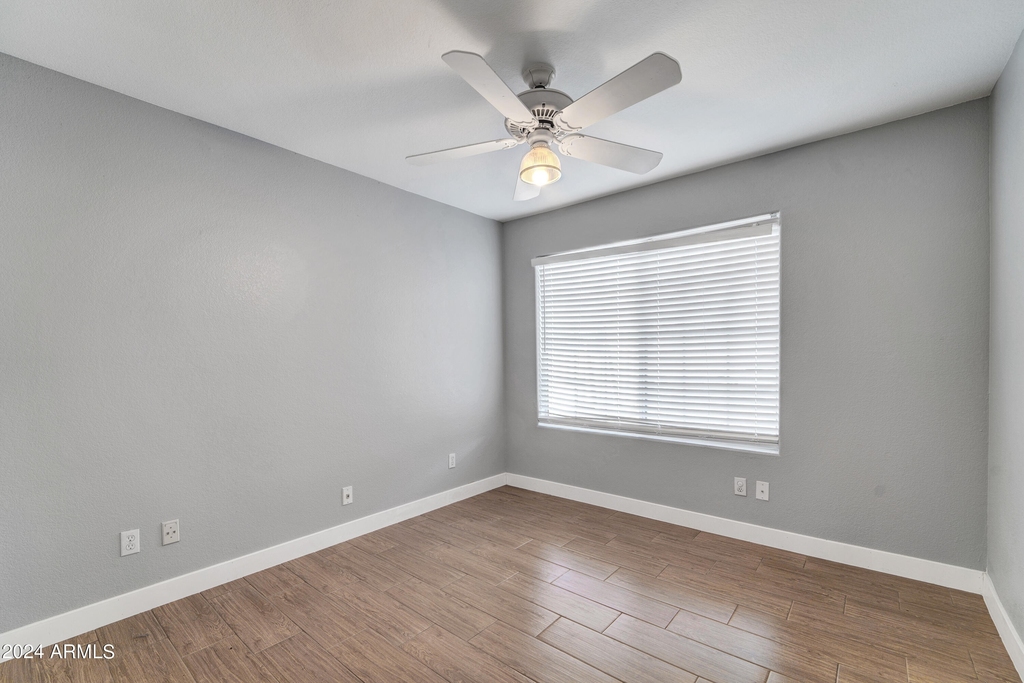 20240 N 57th Avenue - Photo 25