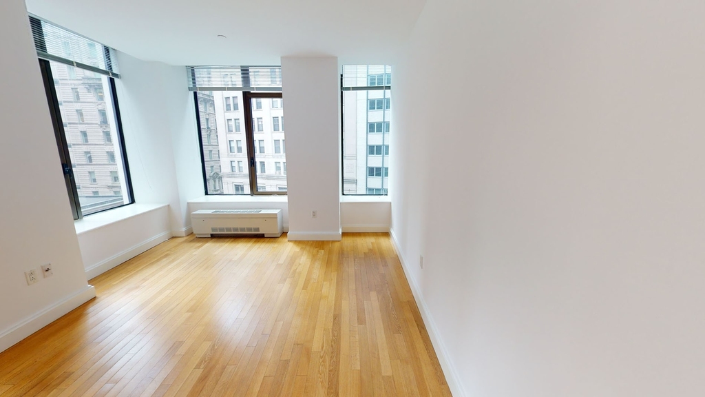 10 Hanover Square - Photo 1