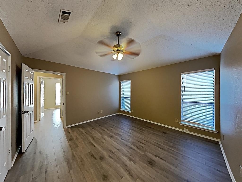 3008 Creekwood Lane - Photo 12