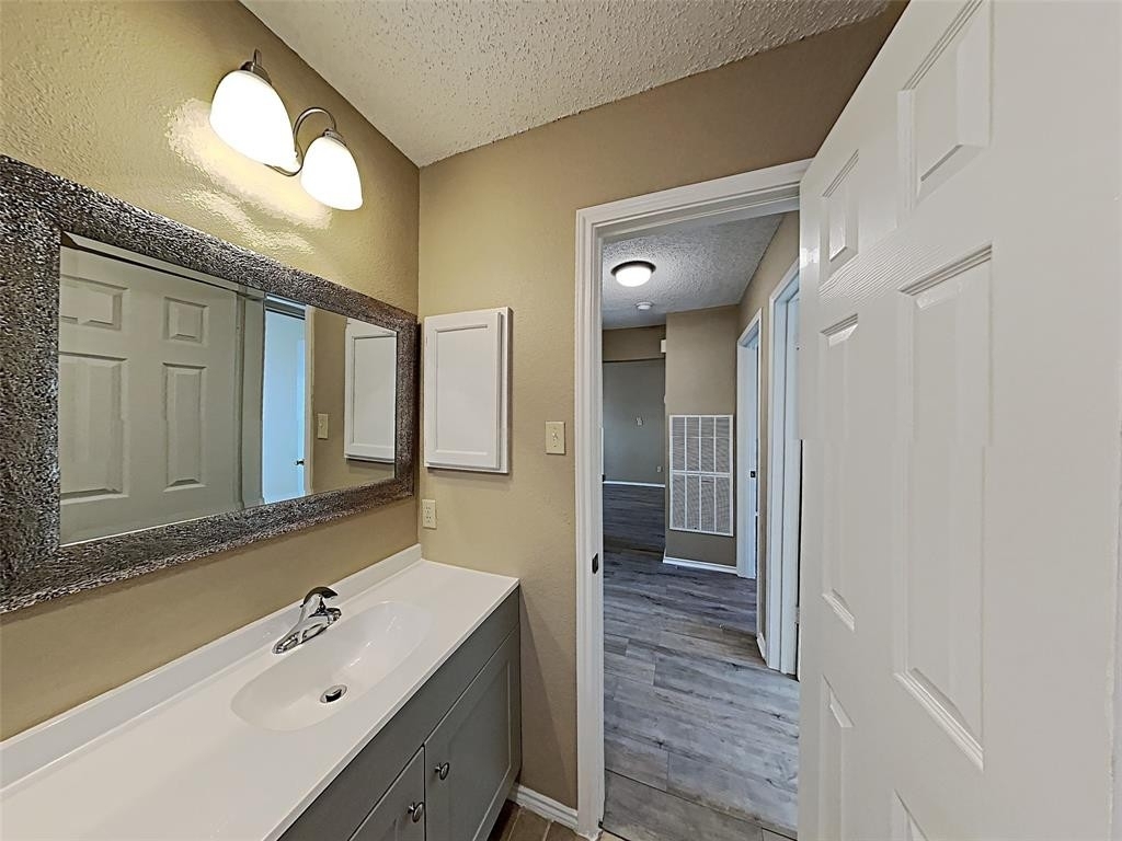 3008 Creekwood Lane - Photo 11