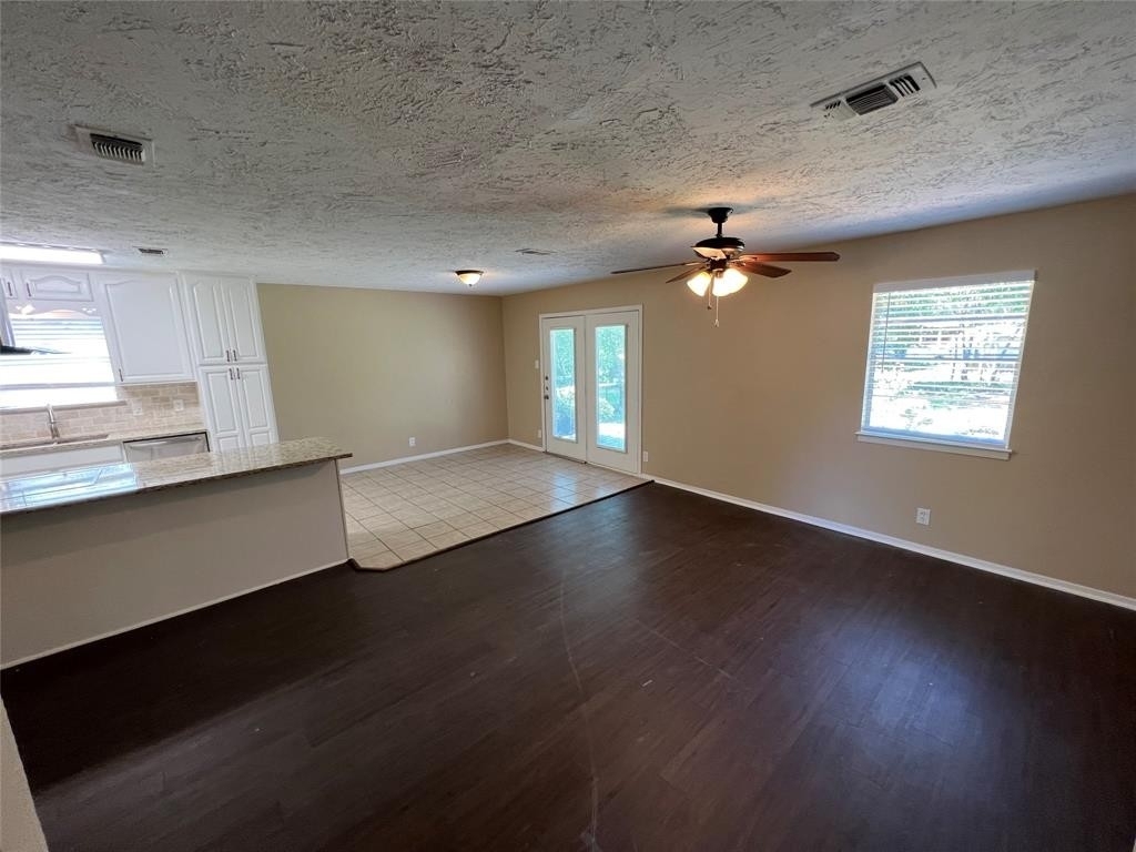 1807 Larkspur Drive - Photo 8