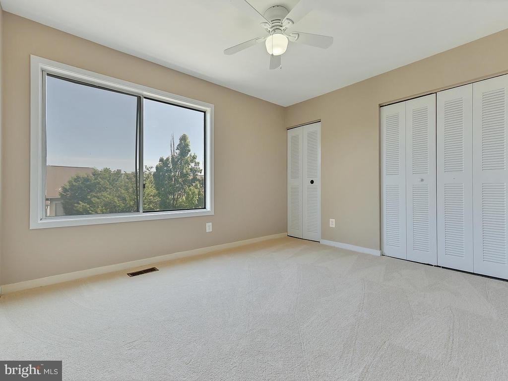 9847 Lake Shore - Photo 18