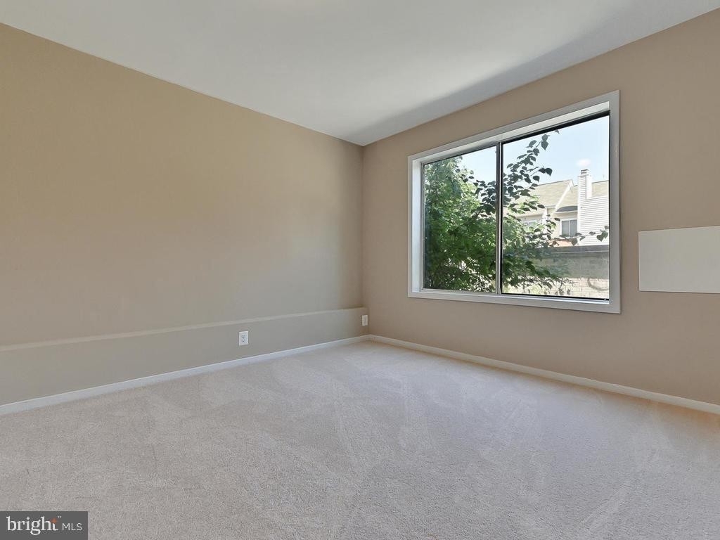 9847 Lake Shore - Photo 24