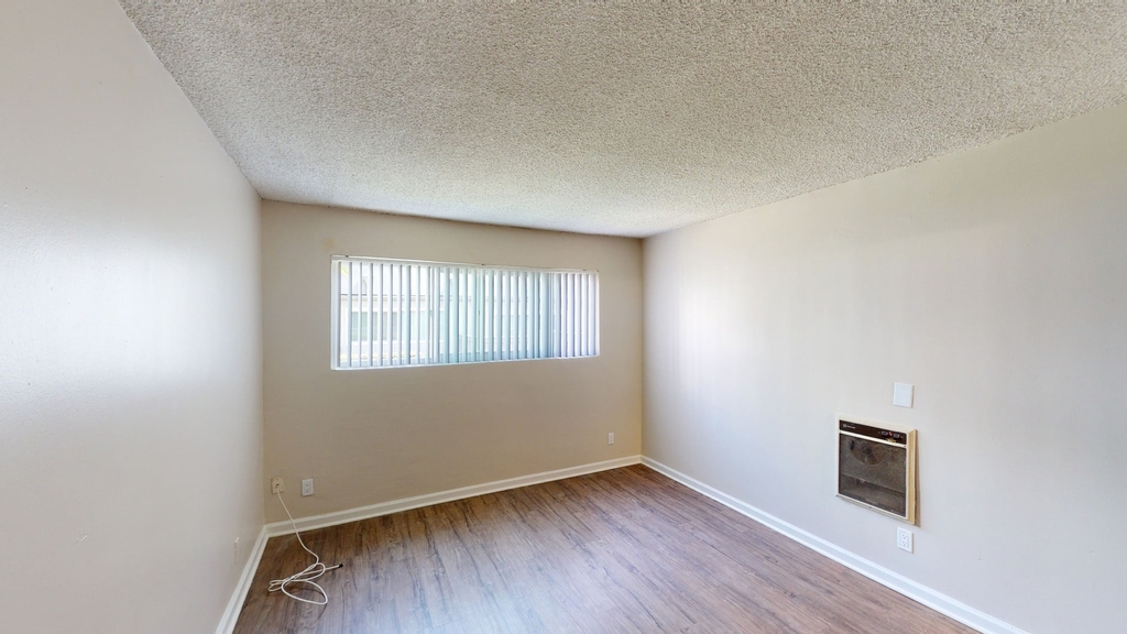 16124 Rosecrans Avenue - Photo 3