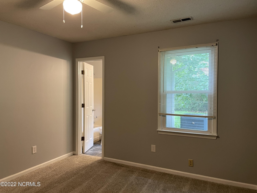 406 Cedar Creek Drive - Photo 14