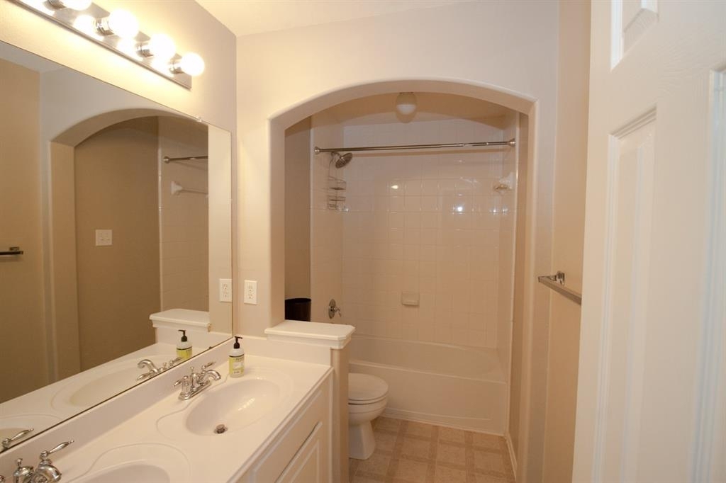 5015 Bridgevalley Court - Photo 15