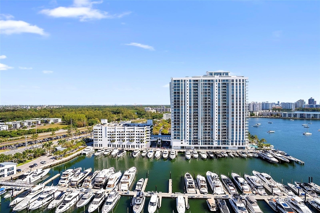 17111 Biscayne Blvd - Photo 33