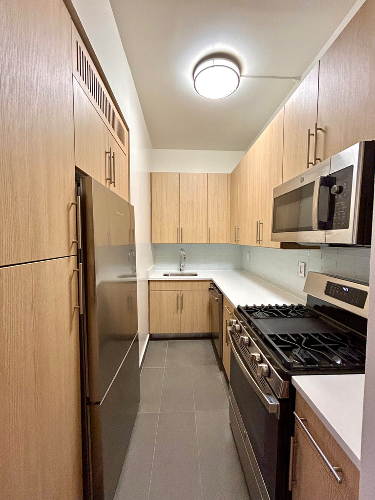 410 West 53rd Street - Photo 5