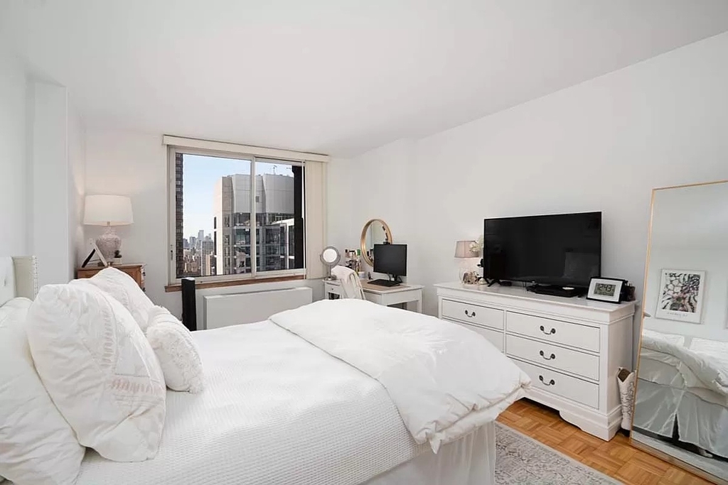 235 East 40th Street - Photo 2