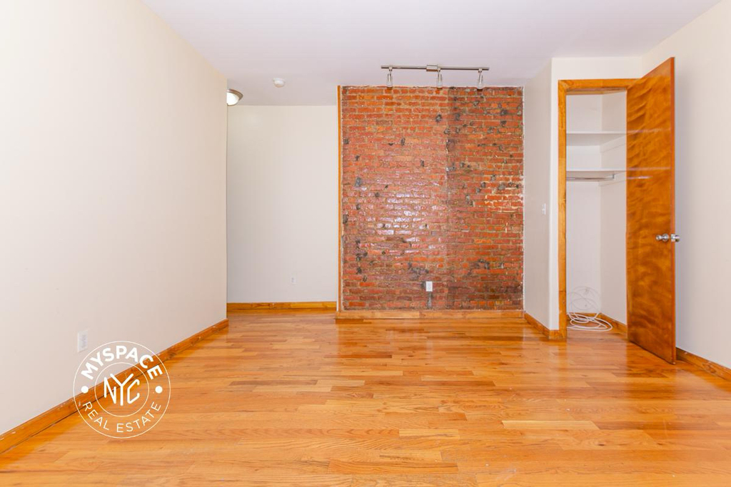 1497 Carroll Street - Photo 3