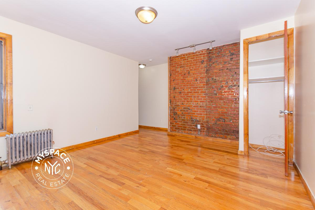 1497 Carroll Street - Photo 2