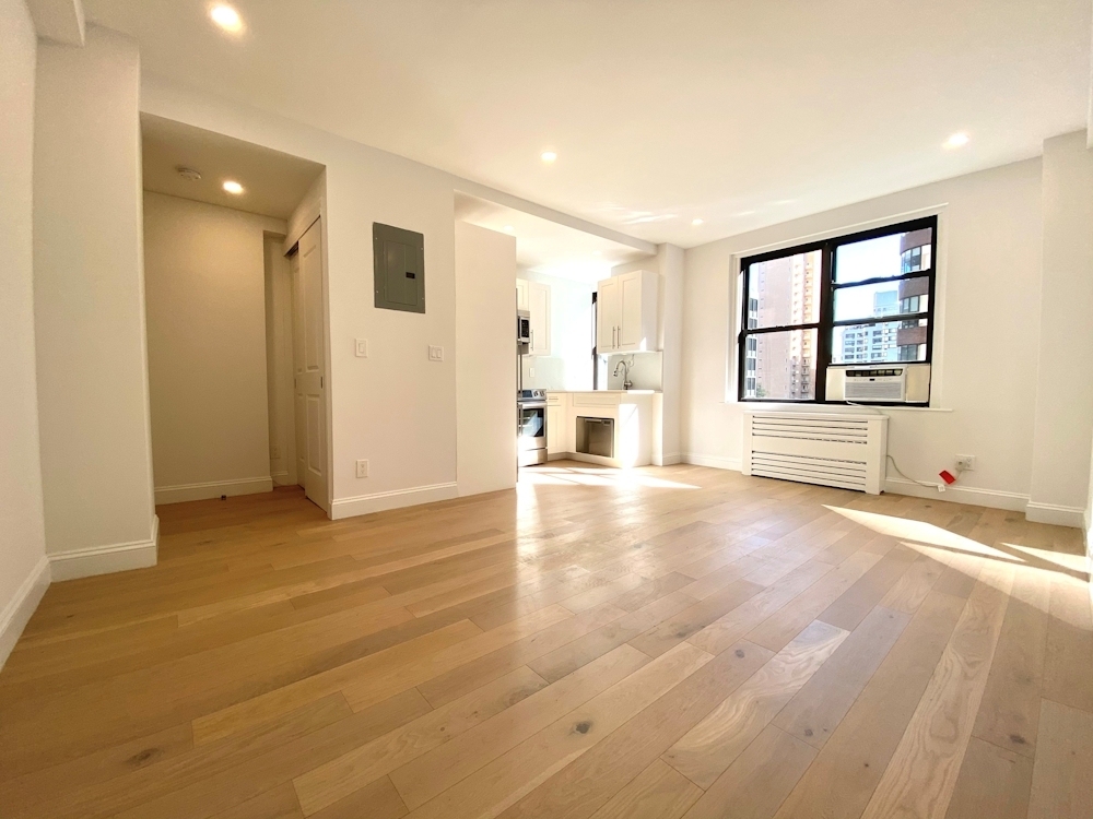 160 East 48th Street - Photo 0