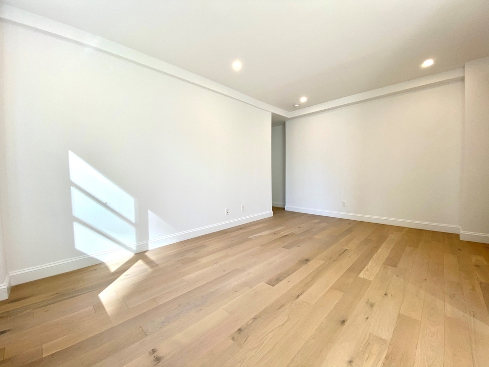 160 East 48th Street - Photo 5