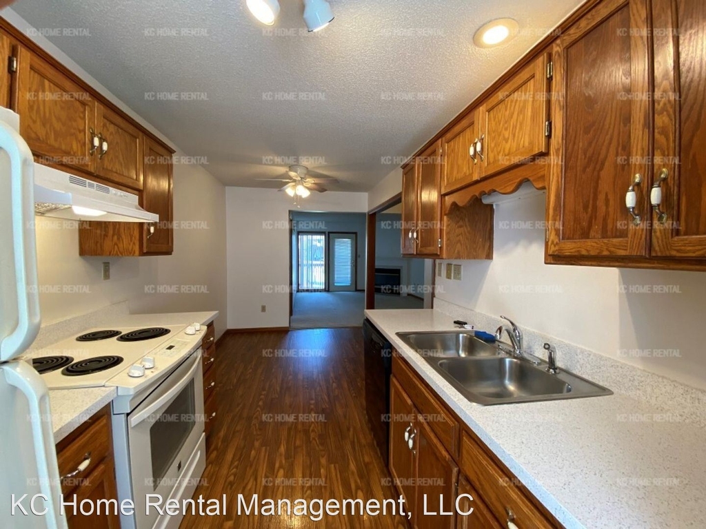 8002 Nw 79th Place - Photo 3