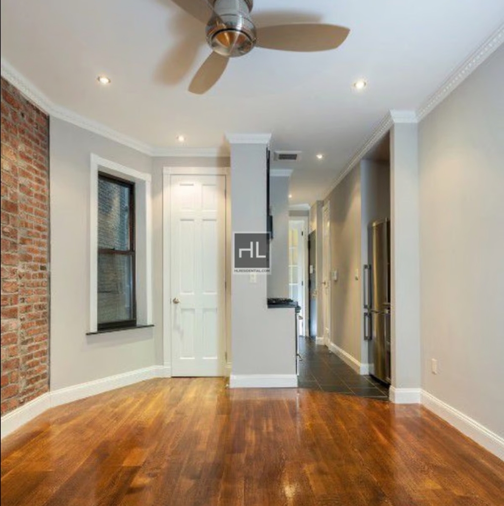 309 East 8th Street - Photo 1