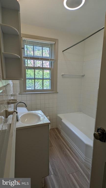 2816 Midvale Ave - Photo 9