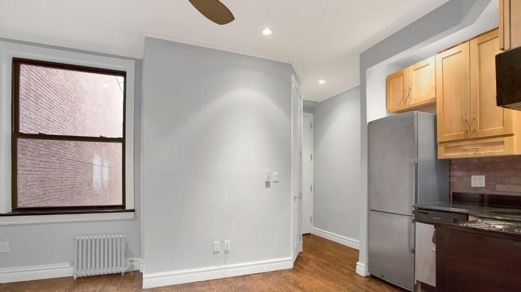 330 East 35th Street - Photo 4