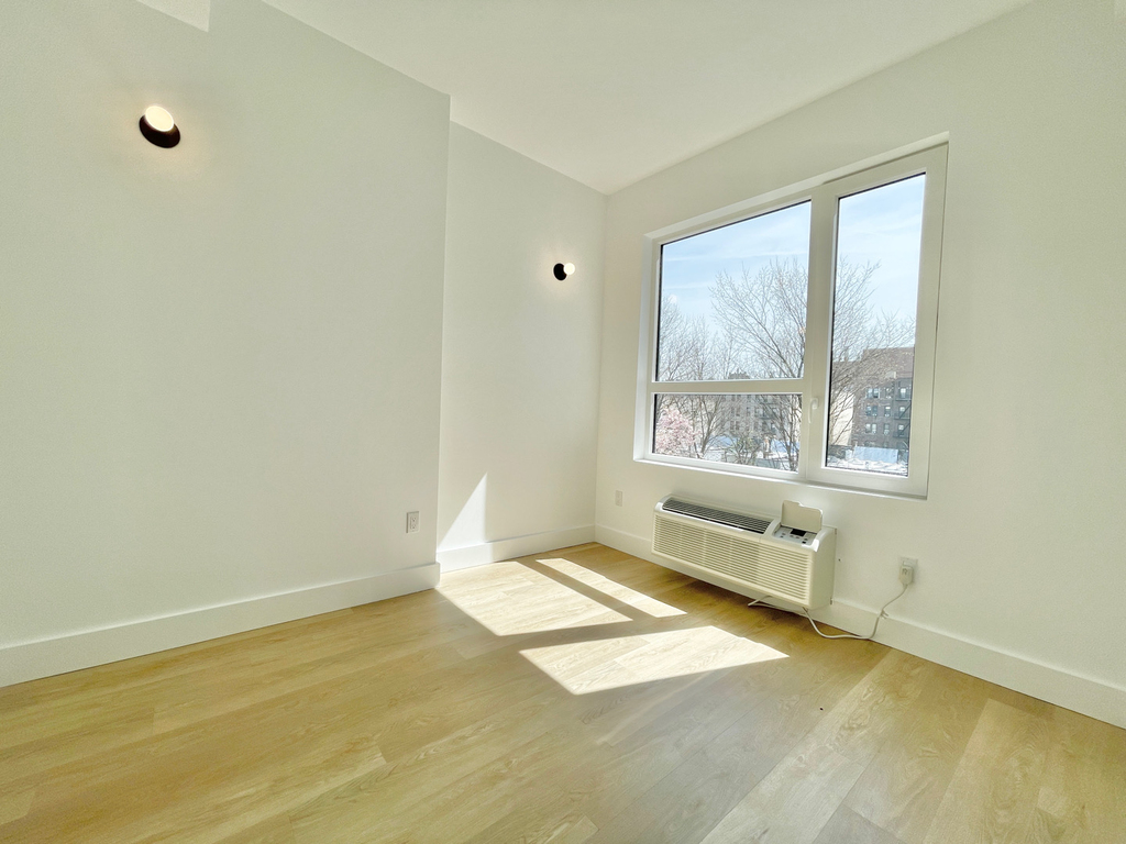 1042 President Street - Photo 2