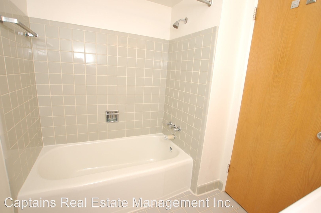 505 Midvale Ave - Photo 2