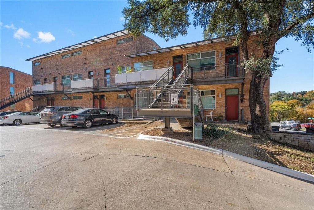 2205 N Lamar Blvd - Photo 2