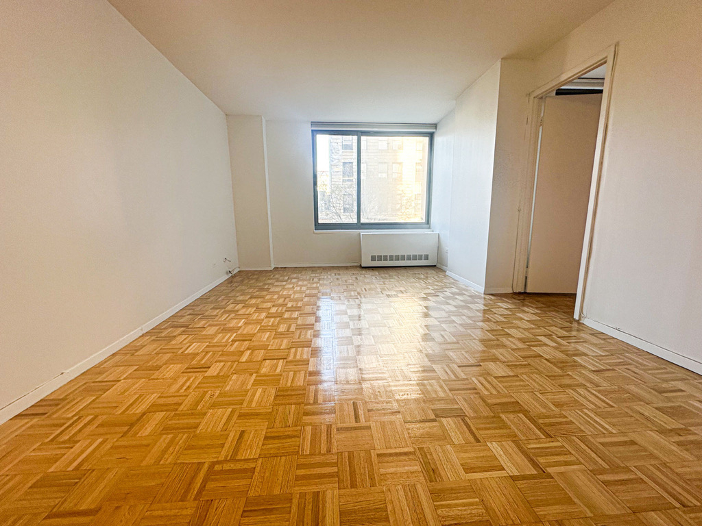 270 West 17th Street - Photo 4