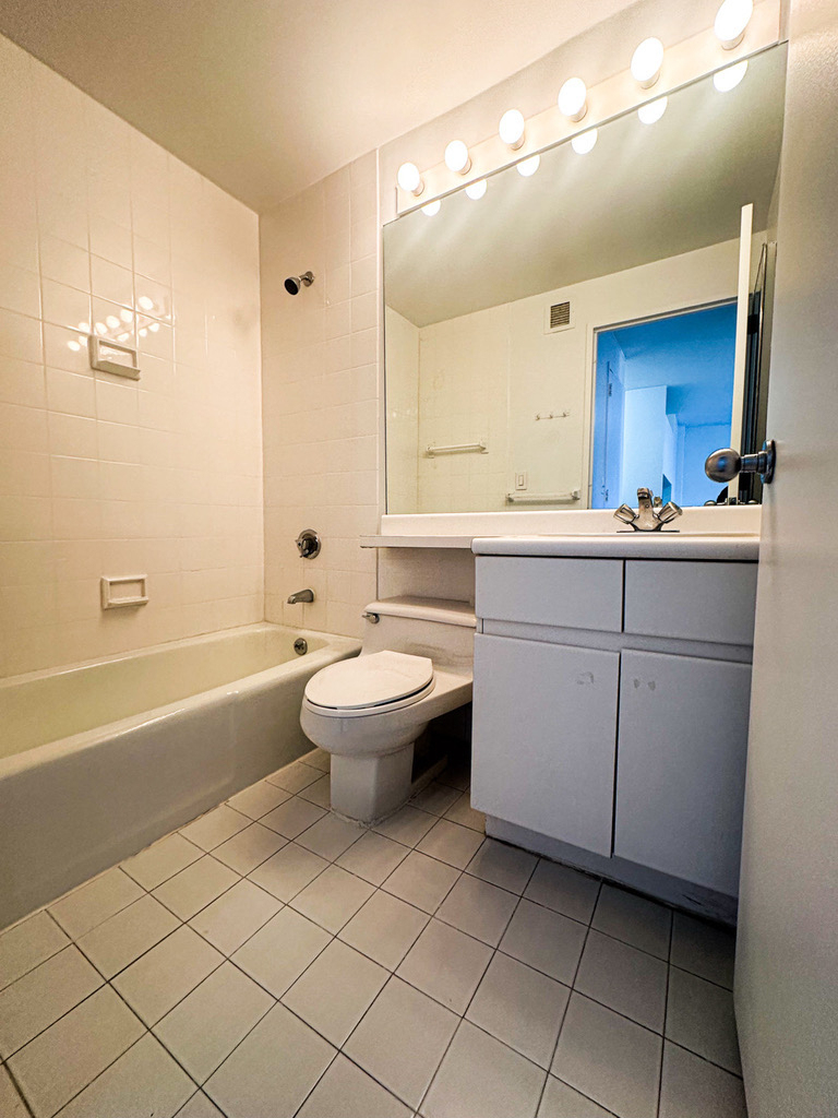 270 West 17th Street - Photo 1