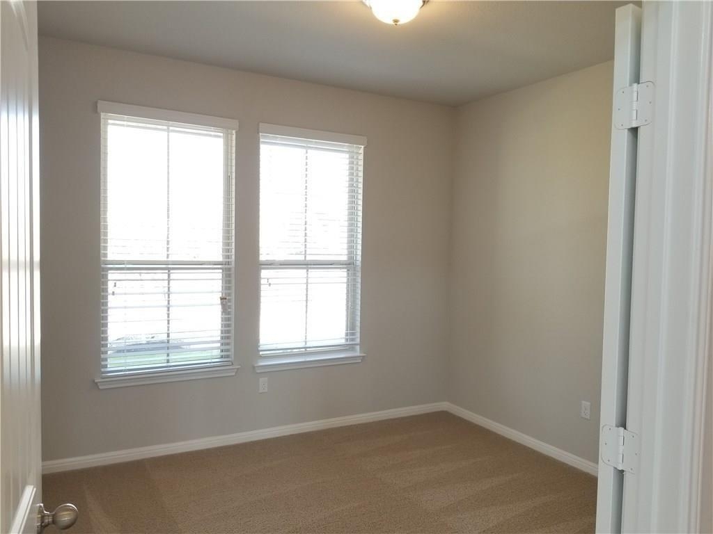 1024 Peregrine Way - Photo 2