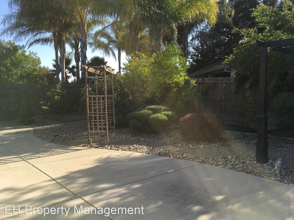 5805 Livorno Way - Photo 12