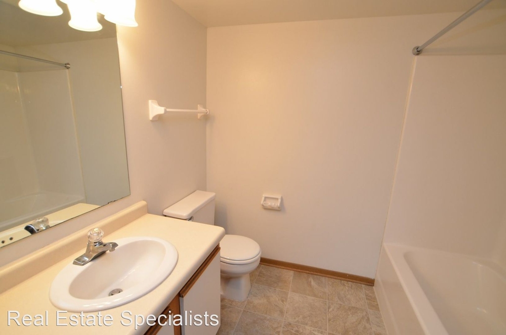 17975 W. Greenfield Ave - Photo 5