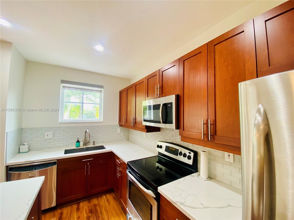 348 Sw 13th Ter - Photo 43