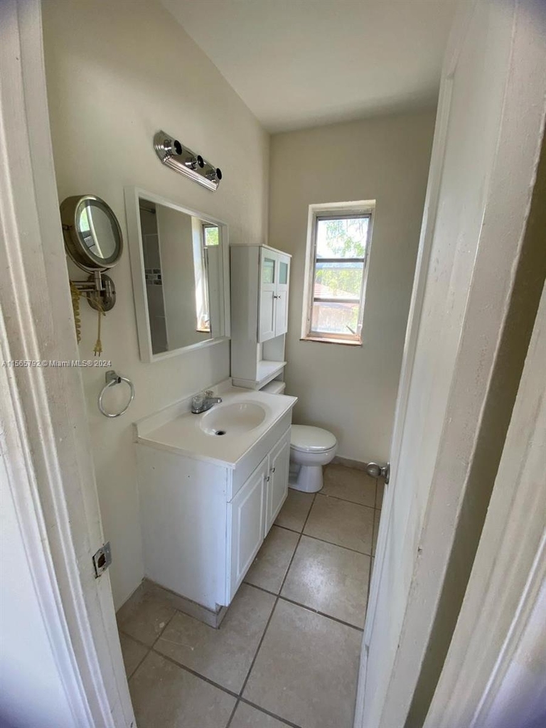 1244 Sw 13th Ct - Photo 7