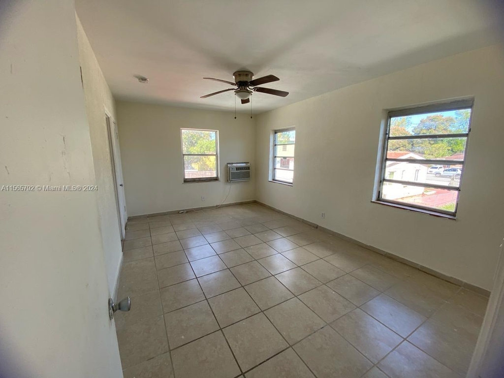 1244 Sw 13th Ct - Photo 5